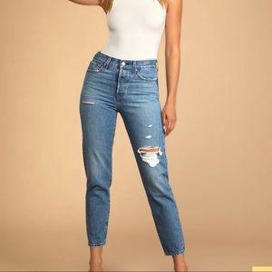 Levi’s Wedgie Fit Icon distressed jeans